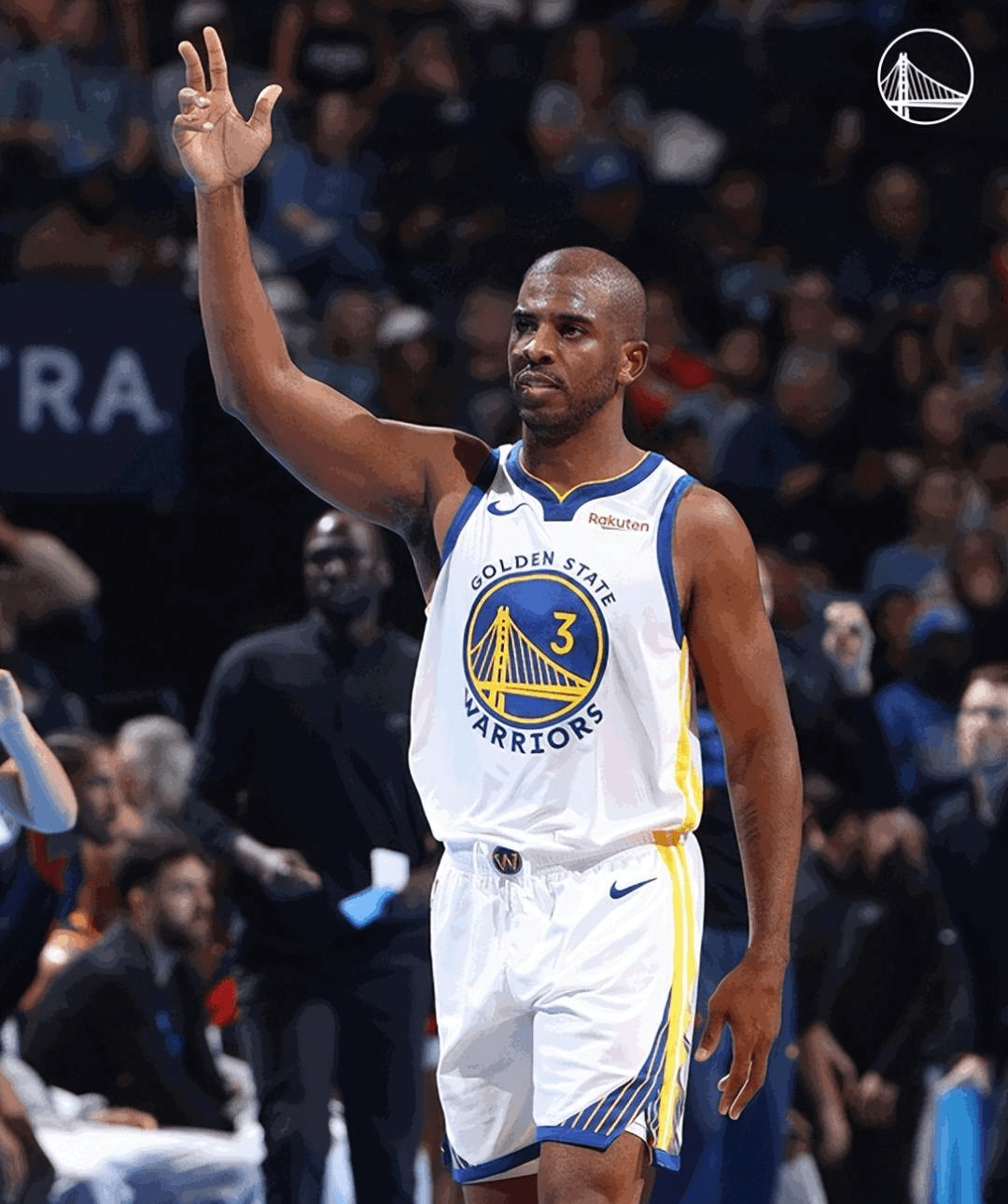 费耶诺德迎亚冠关键赛，集结日手感冰凉，媒体盛赞，更衣室氛围转暖的简单介绍